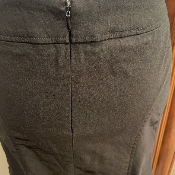 Nanette Lepore Sz 6  fit and flare black stretchy skirt with zip and lace detail - Picture 4 of 11